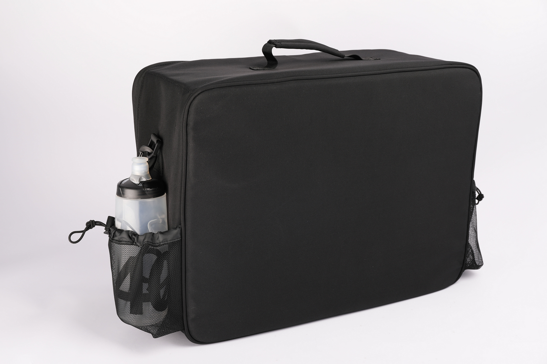 Travel Bag C80B4500 in black, 56x38x18cm, 1791g. Durable polyester, ideal for cyclists, with anti-scratch material, three composite pressure structures, customizable compartments, and a breathable upper pocket. Back view.