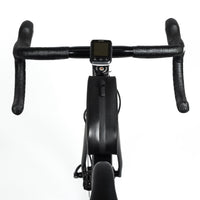 Close-up of the smooth double zipper system on the Corsino waterproof frame bag. Connected by a highly durable nylon cable, it allows riders instant, one-handed access to energy gels and essential tools without breaking their riding cadence