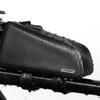 Detailed view of the Corsino Sally's adjustable rail system and elongated leather mounting straps. This rock-solid, non-slip fixation completely eliminates frame paint friction and prevents the bag from swaying on aggressive downhill trail descents.