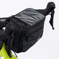Handlebar Bag 4.5L in black, made of water-resistant polyester. Dimensions: 21x12x17cm, weight: 690g. Features a clear top for devices up to 7 inches.
