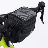 Handlebar Bag 4.5L in black, made of water-resistant polyester. Dimensions: 21x12x17cm, weight: 690g. Features a clear top for devices up to 7 inches.