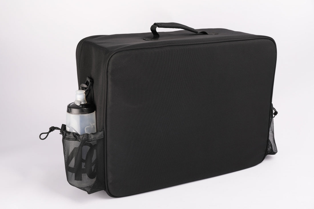 Travel Bag C80B4500 in black, 56x38x18cm, 1791g. Durable polyester, ideal for cyclists, with anti-scratch material, three composite pressure structures, customizable compartments, and a breathable upper pocket. Back view.