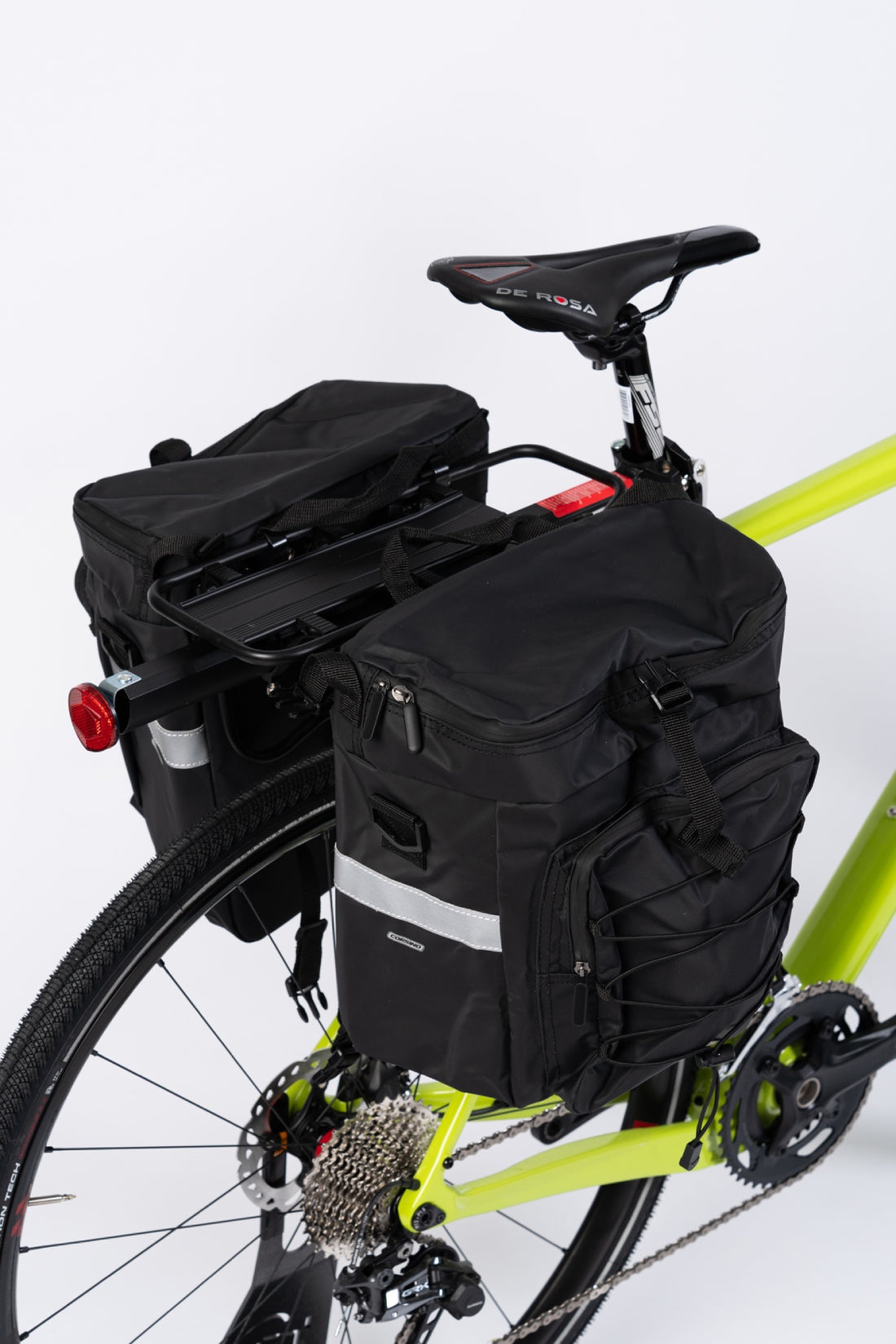 Pannier Bag 75L in black, made of water-resistant 500D PVC Twill Fabric. Top dimensions: 31x15x49cm, sides dimensions: 29.5x15x34cm, weight: 2300g. Features two shoulder bags attached to a bike pannier.