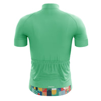 Back view of the green Venti jersey for women, illustrating the ergonomic rear pocket system and reflective bands for high-visibility road safety